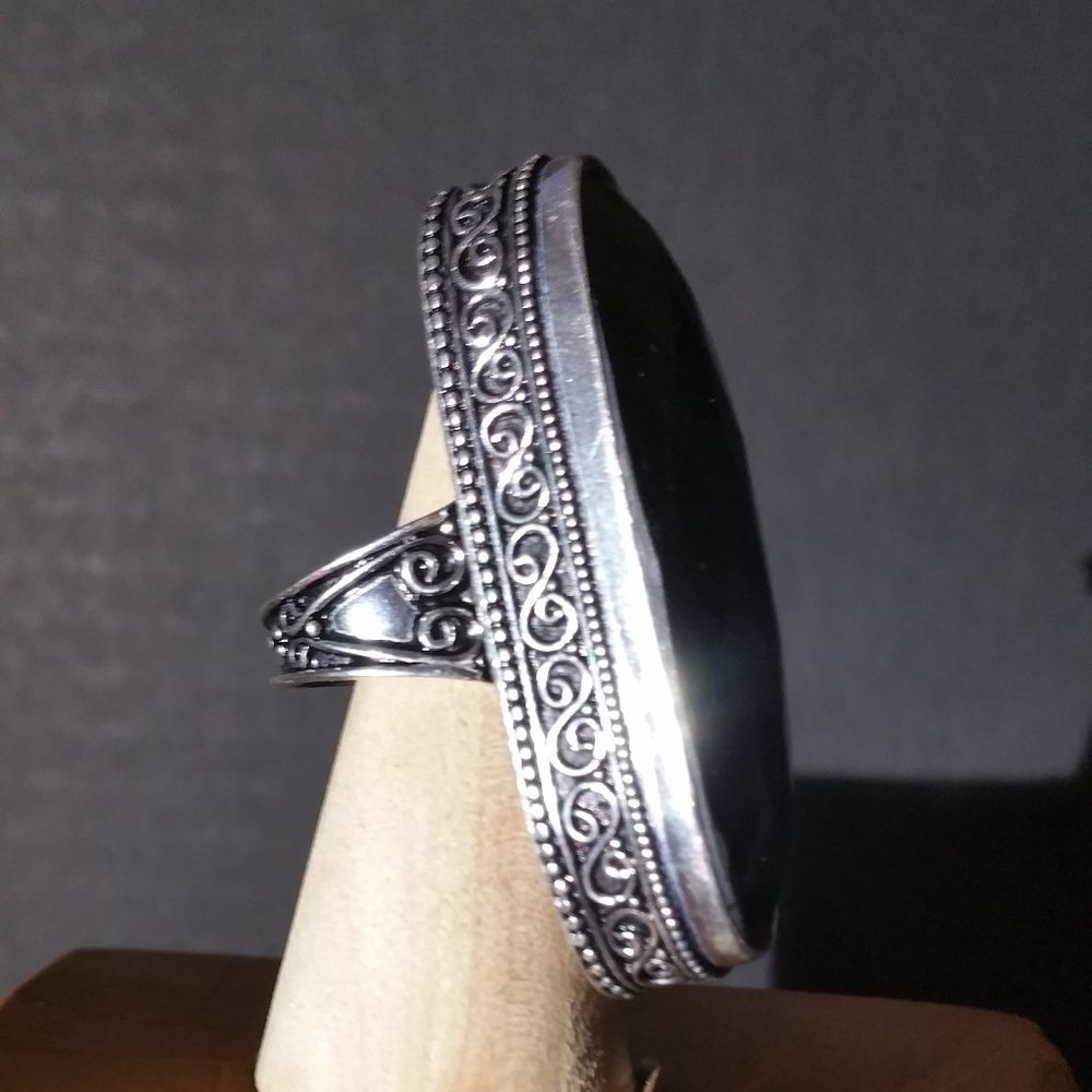BLACK ONYX  SIZE 6.5  SILVER SCROLL RING